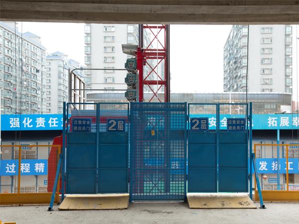 施工电梯防护门