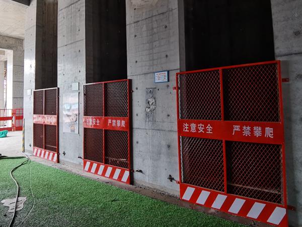 电梯井防护门